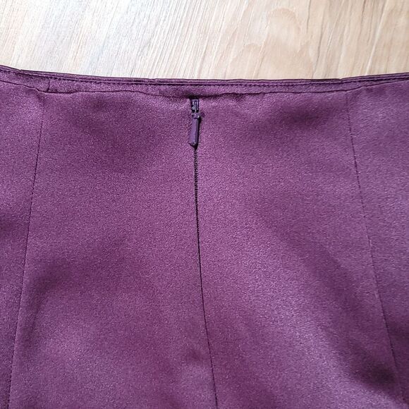 🔹️David's Bridal Plum Satin Skirt Size 4 - Picture 4 of 9